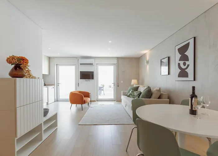 Stylish Apartment With Terrace By Hosty