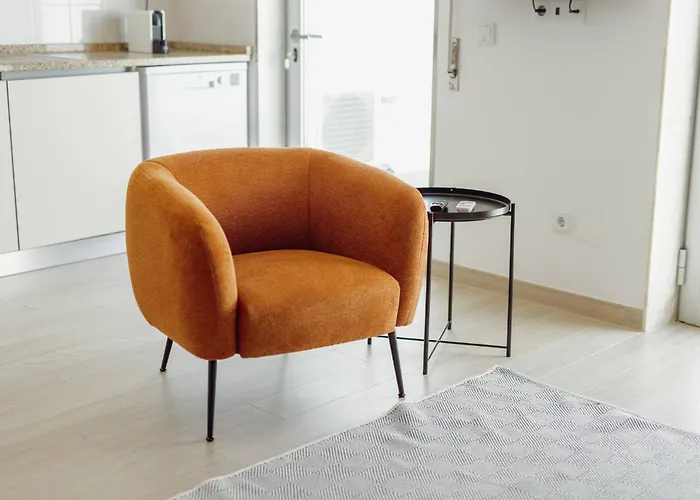 Stylish Apartment With Terrace By Hosty