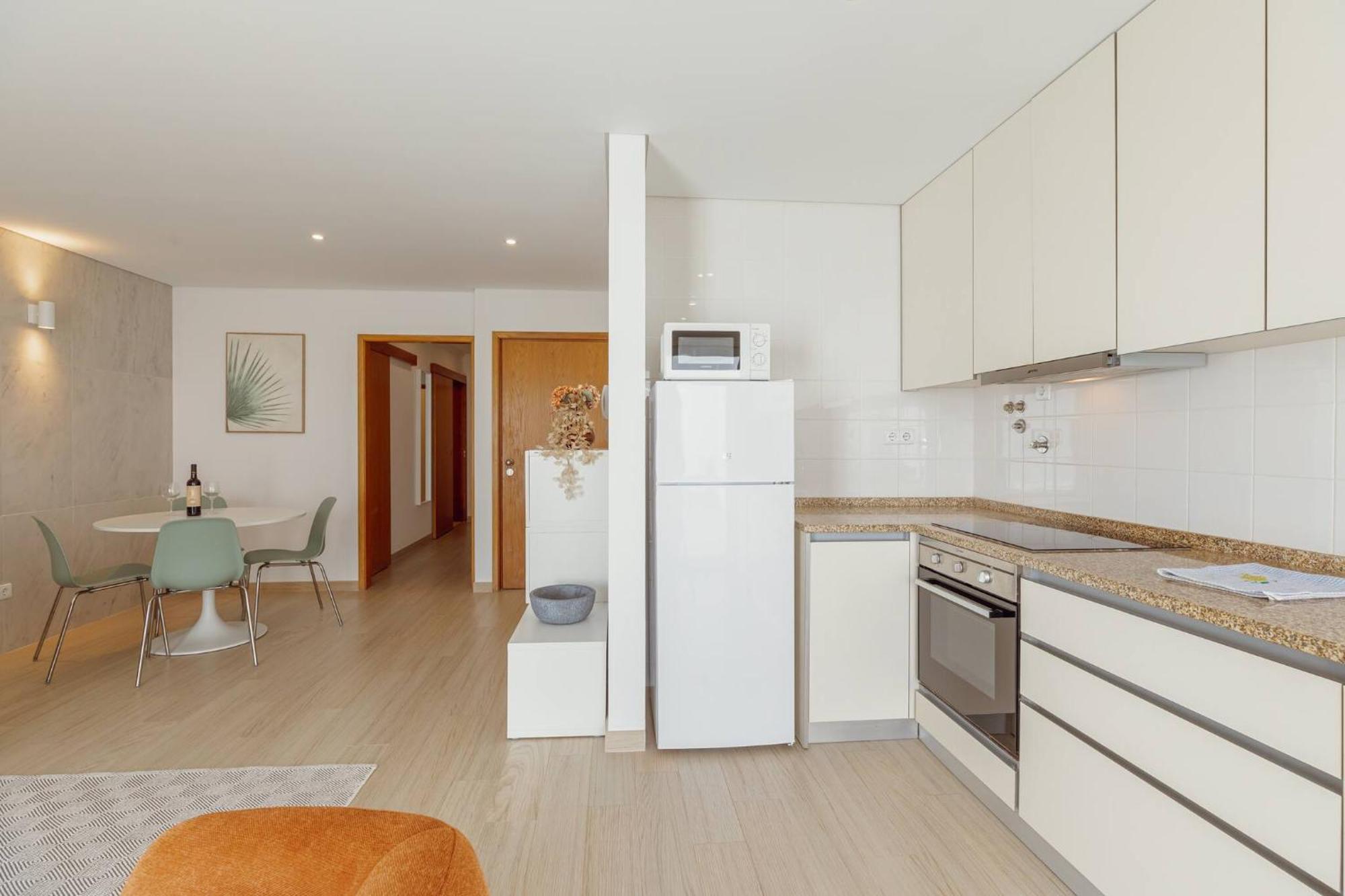 Apartment Stylish With Terrace By Hosty *